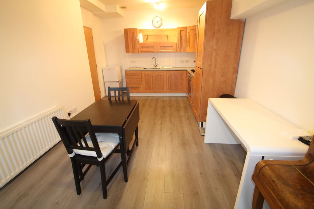 Property photo 2 of 8 Lounge / Kitchen