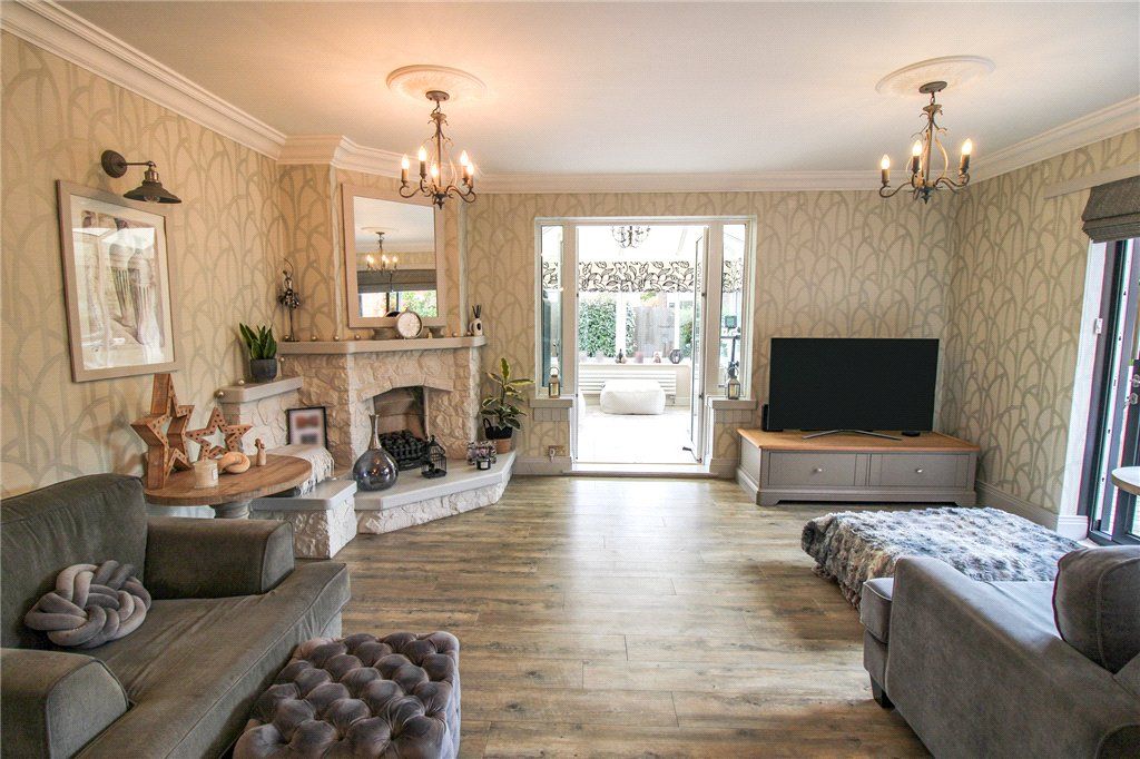 Property photo 2 of 23 Sitting Room