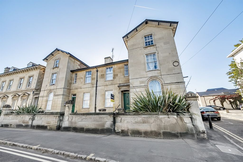 Property photo 1 of 6 (Main)