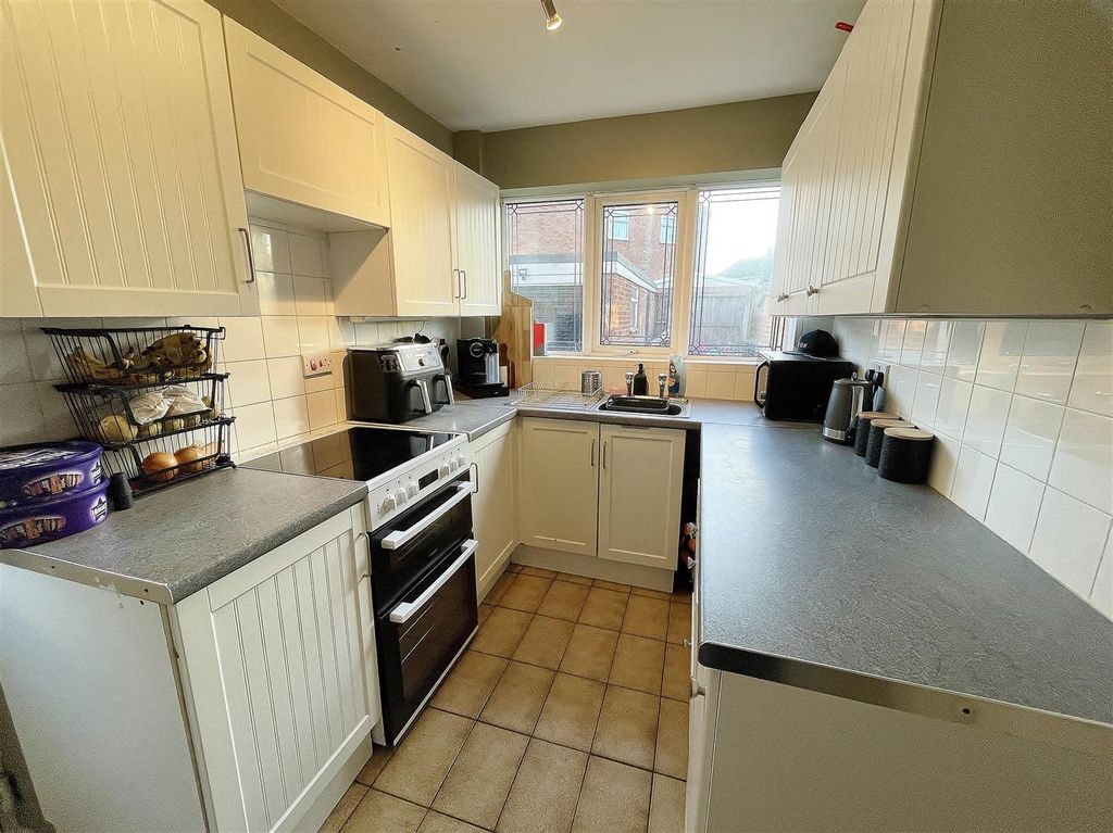 Property photo 2 of 20 Kitchen