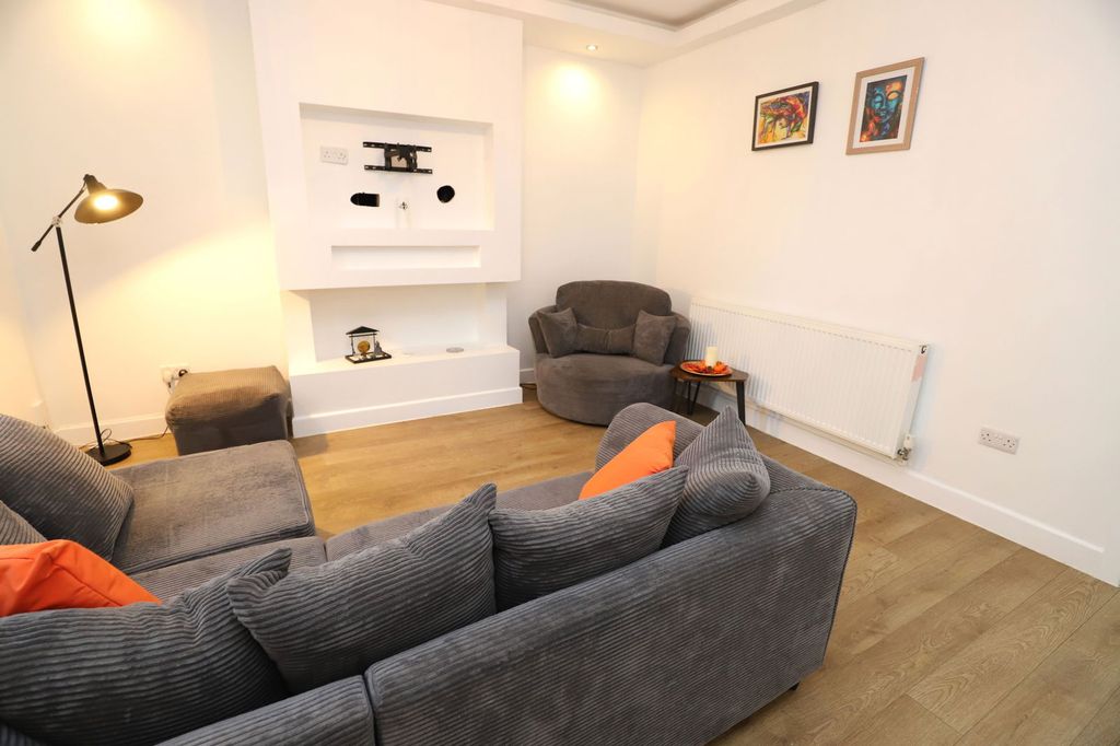 Property photo 3 of 21