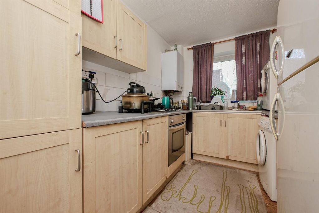 Property photo 3 of 7 Kitchen