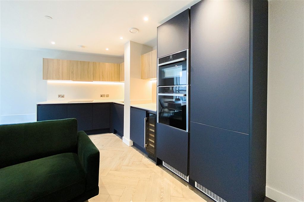 Property photo 3 of 17 (Main)