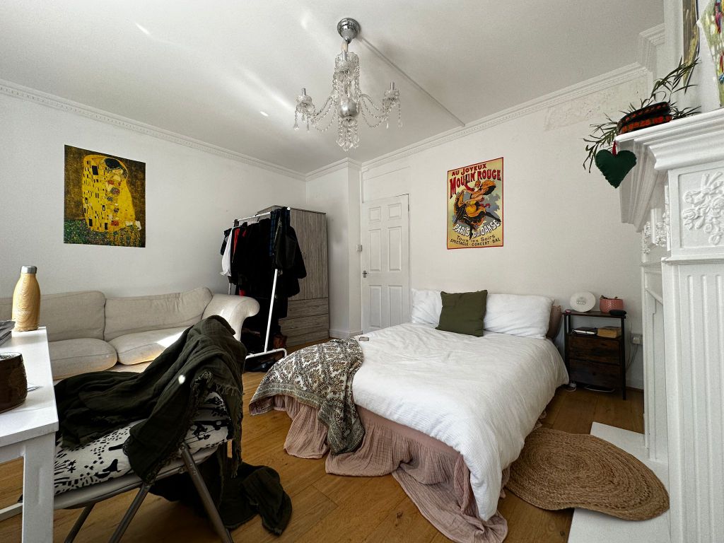 Property photo 3 of 8 Original-940812Bd-9C6D-4674-9103-B182336B9Bc0