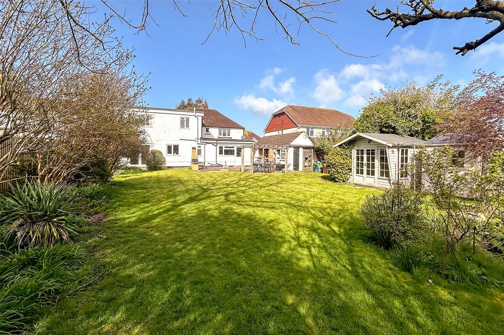 Property photo 2 of 21 Picture No. 12