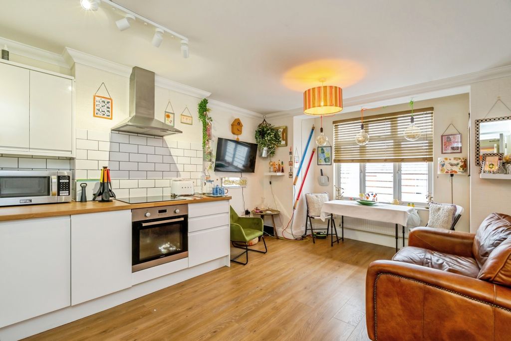 Property photo 2 of 12 Photo