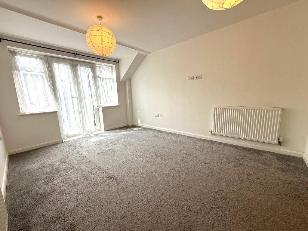 Property photo 2 of 7 Lr 1