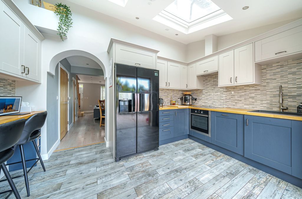 Property photo 2 of 15 Kitchen