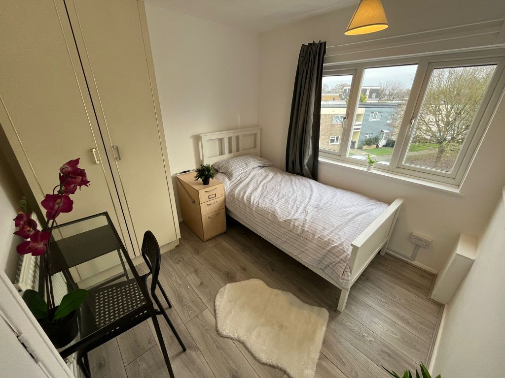 Property photo 1 of 12  Room 7- £500 Available 10/09/2025