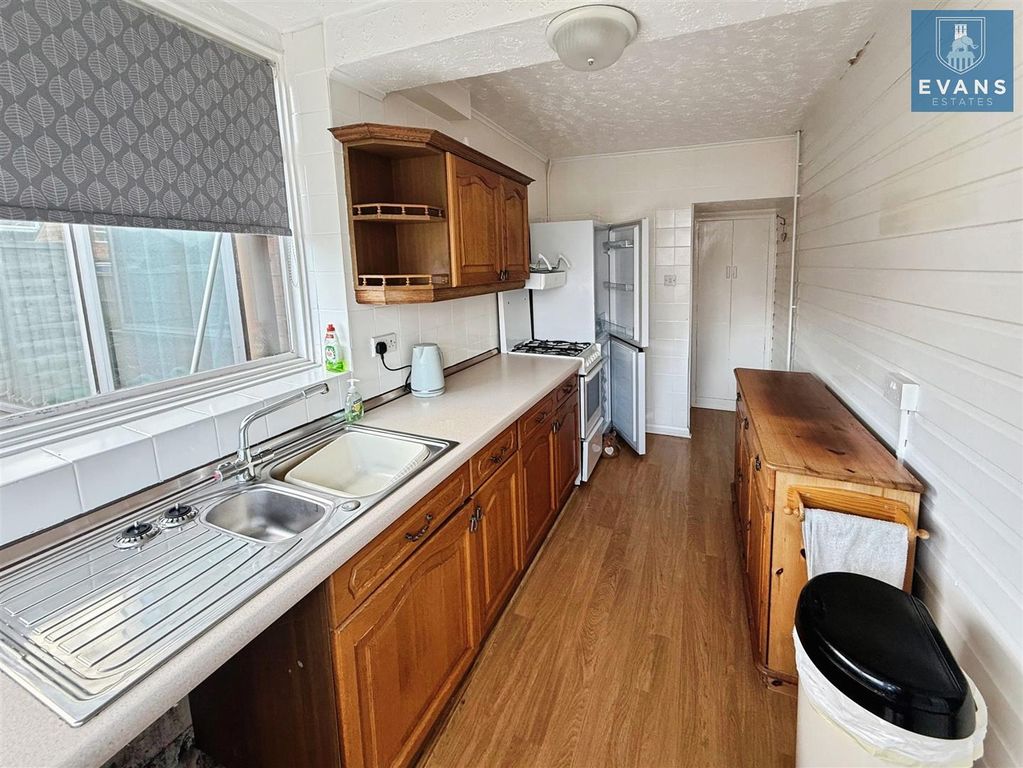 Property photo 3 of 15 Kitchen
