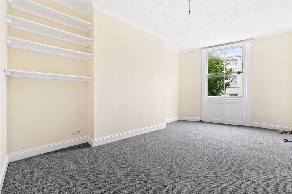 Property photo 2 of 11 Picture No. 24