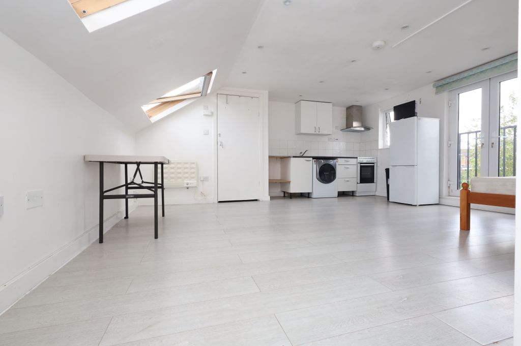 Property photo 1 of 2