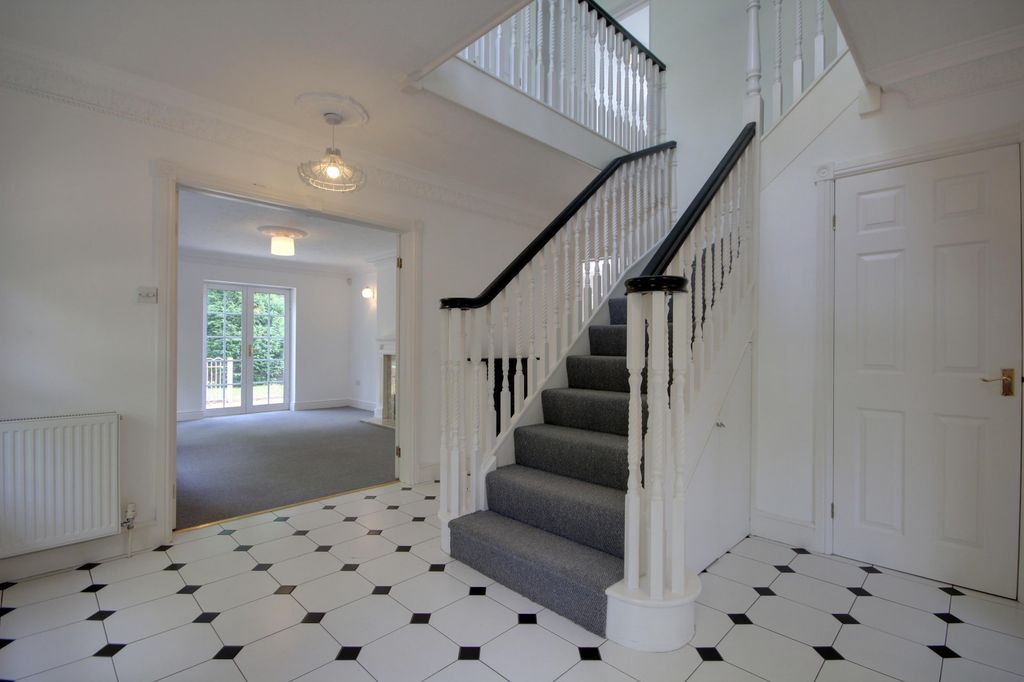 Property photo 2 of 15 Entrance Hall