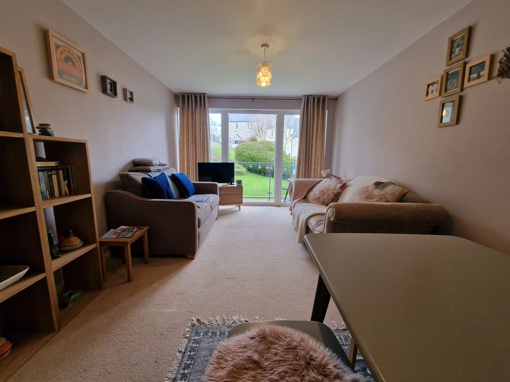 Property photo 2 of 34 Lounge