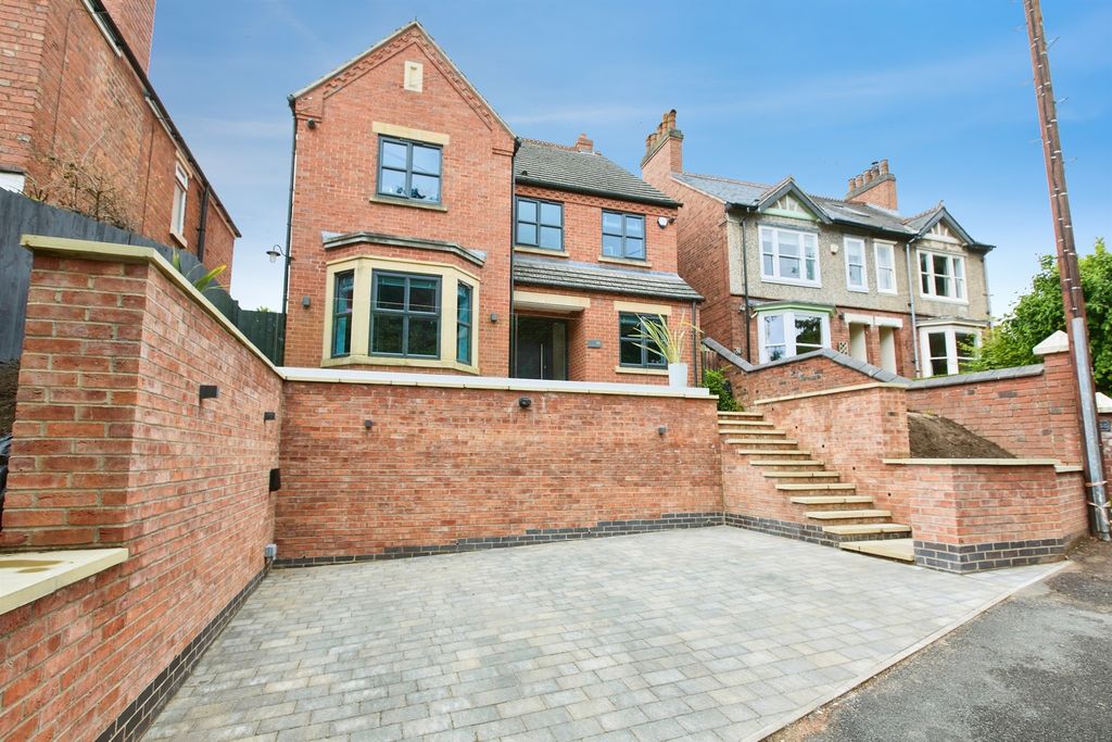 Property photo 2 of 34