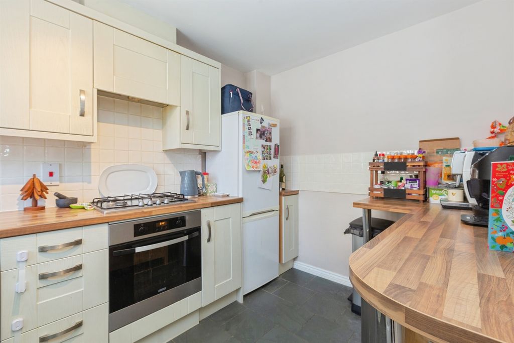 Property photo 3 of 16