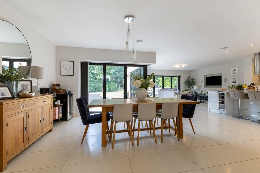 Property photo 3 of 17 Kitchen/Din/Family