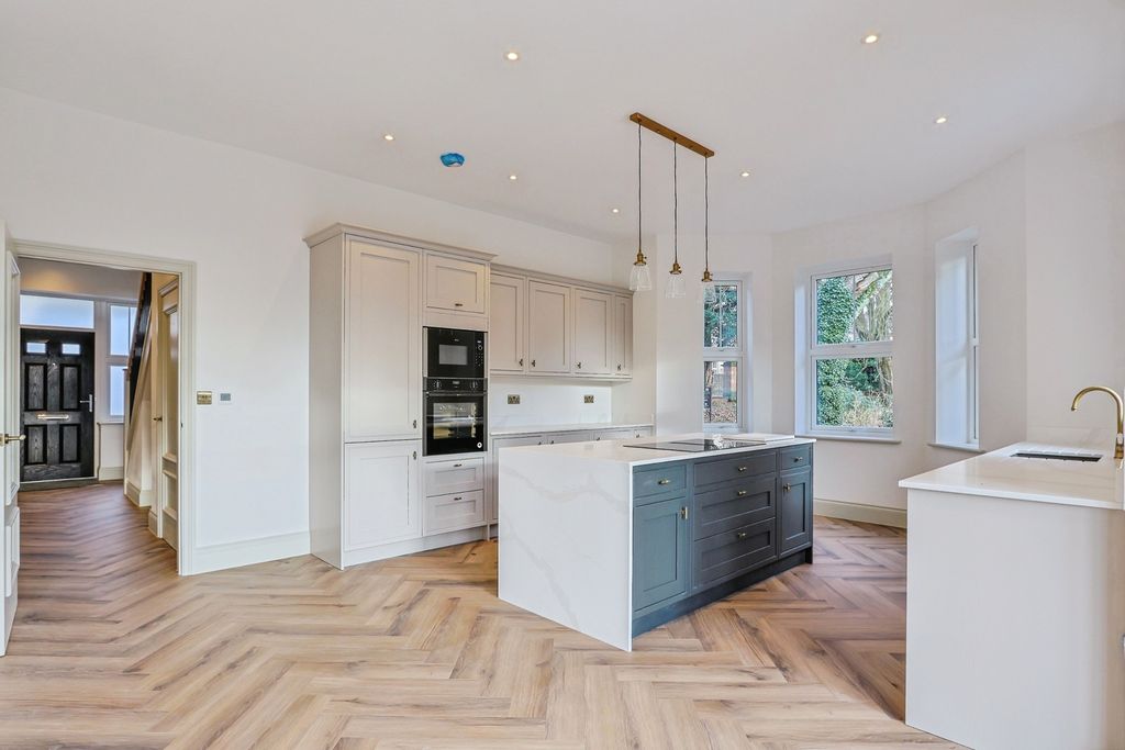 Property photo 3 of 26 Kitchen/Diner