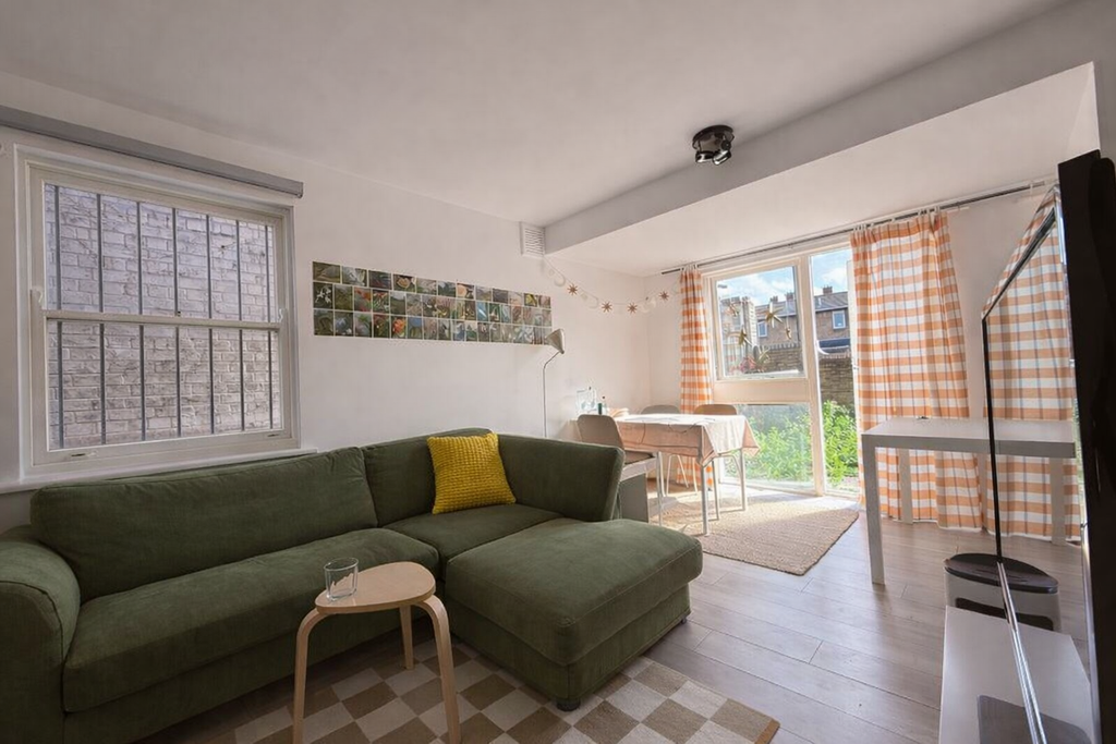 Property photo 1 of 6 Living Room