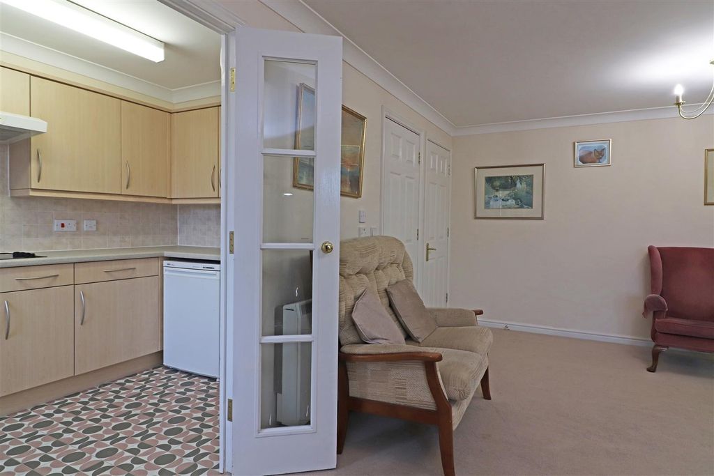Property photo 3 of 14