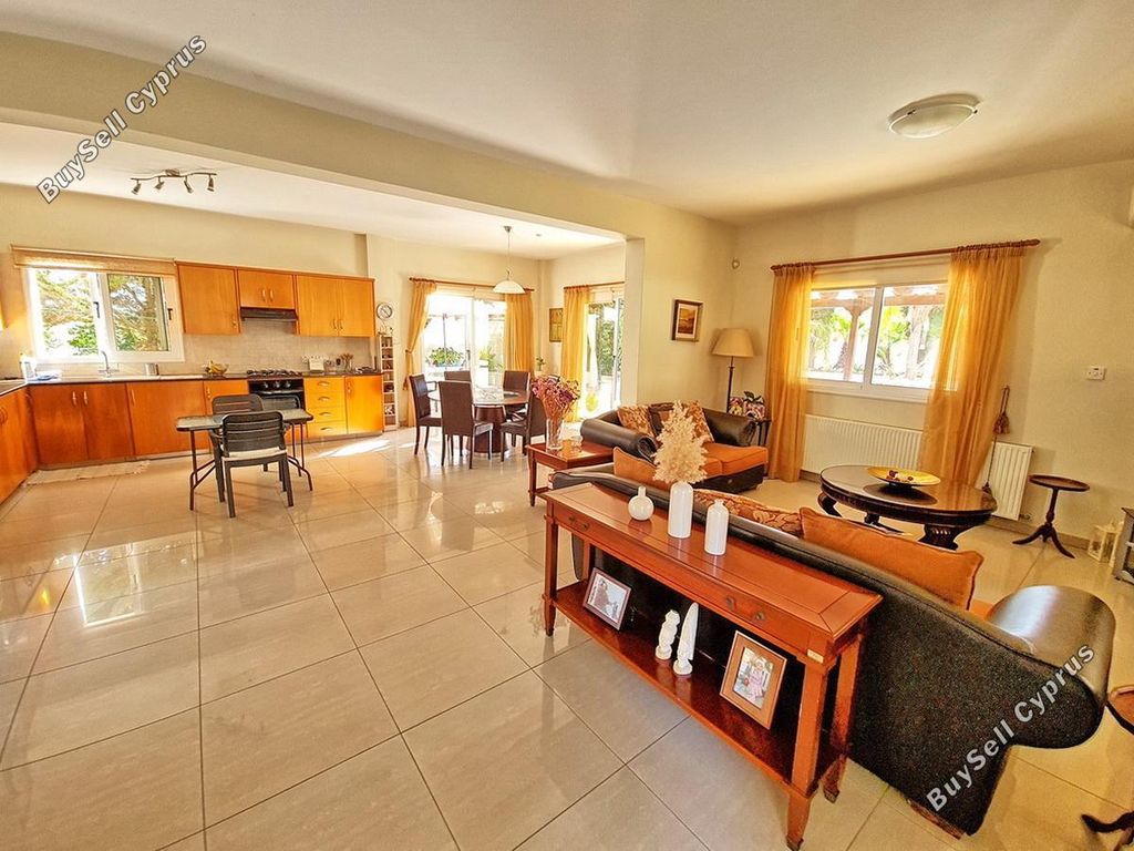 Property photo 3 of 39