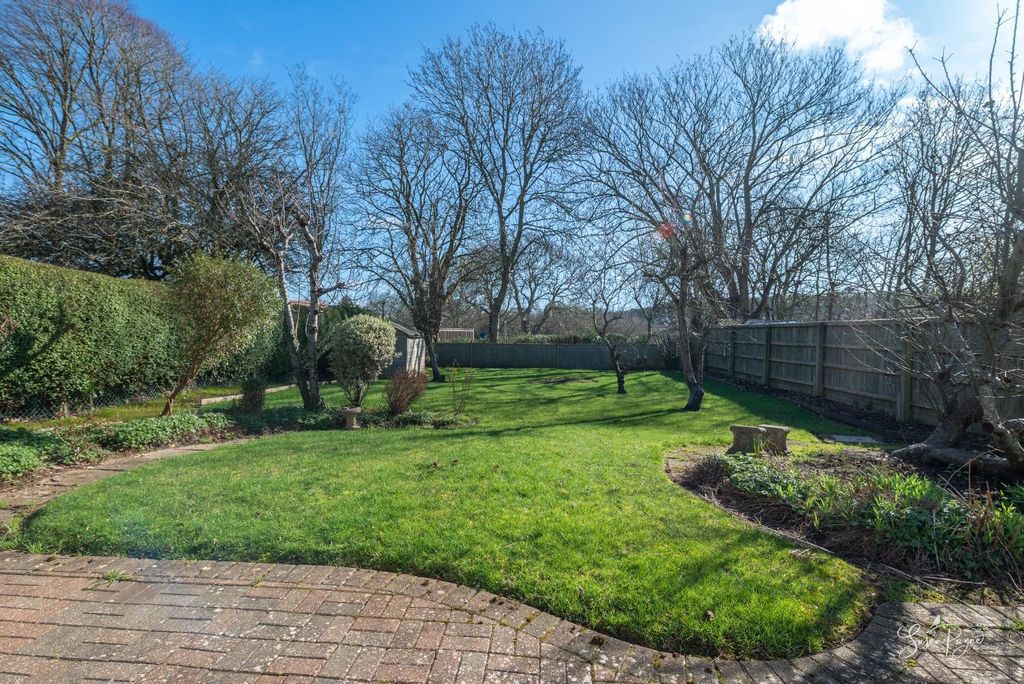 Property photo 2 of 24 Garden