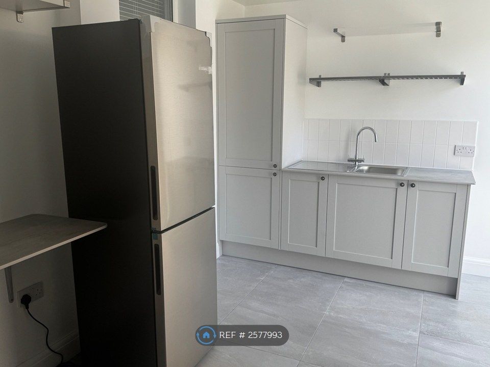 Property photo 2 of 13 Kitchen Photo 2