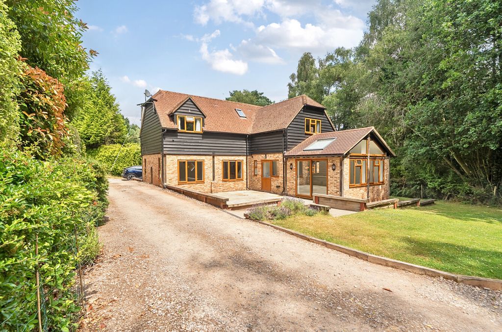 Property photo 1 of 12 1324718-3-6875041...