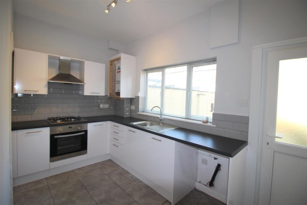 Property photo 3 of 5 Kitchen