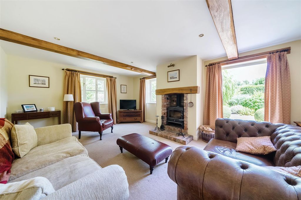Property photo 3 of 21 Sitting Room