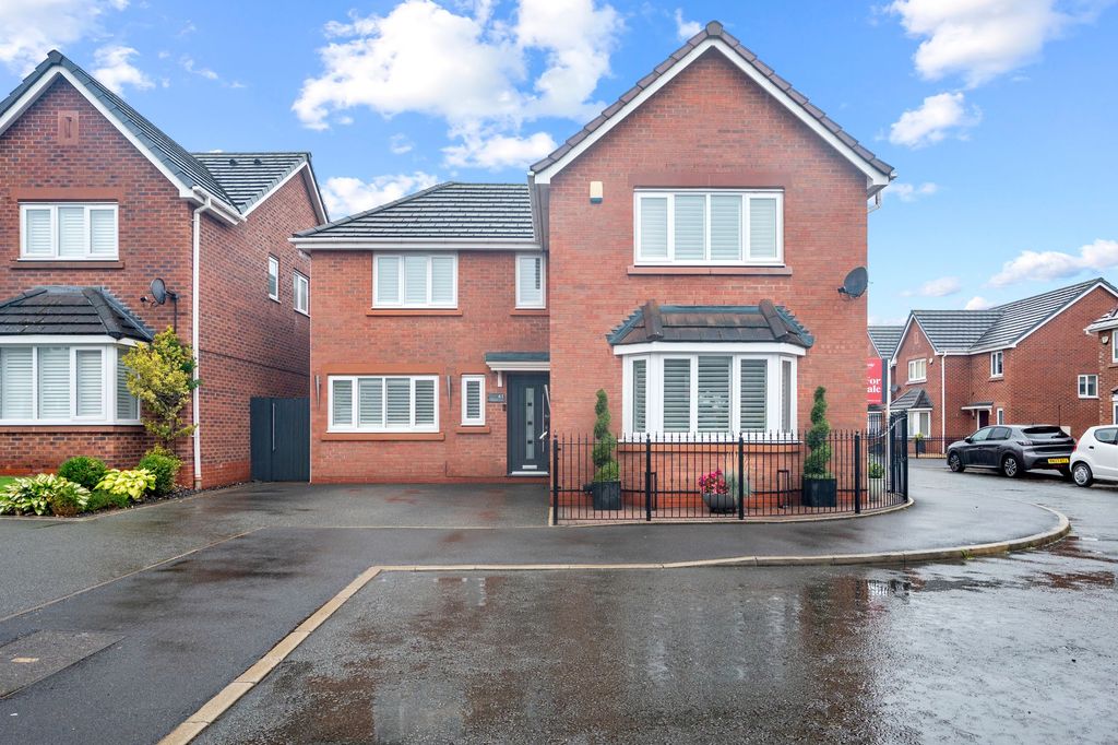 Property photo 1 of 50