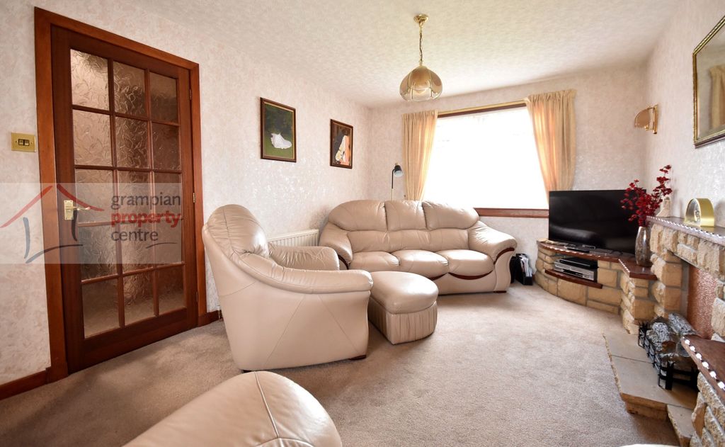 Property photo 3 of 21 Lounge 2.Jpg
