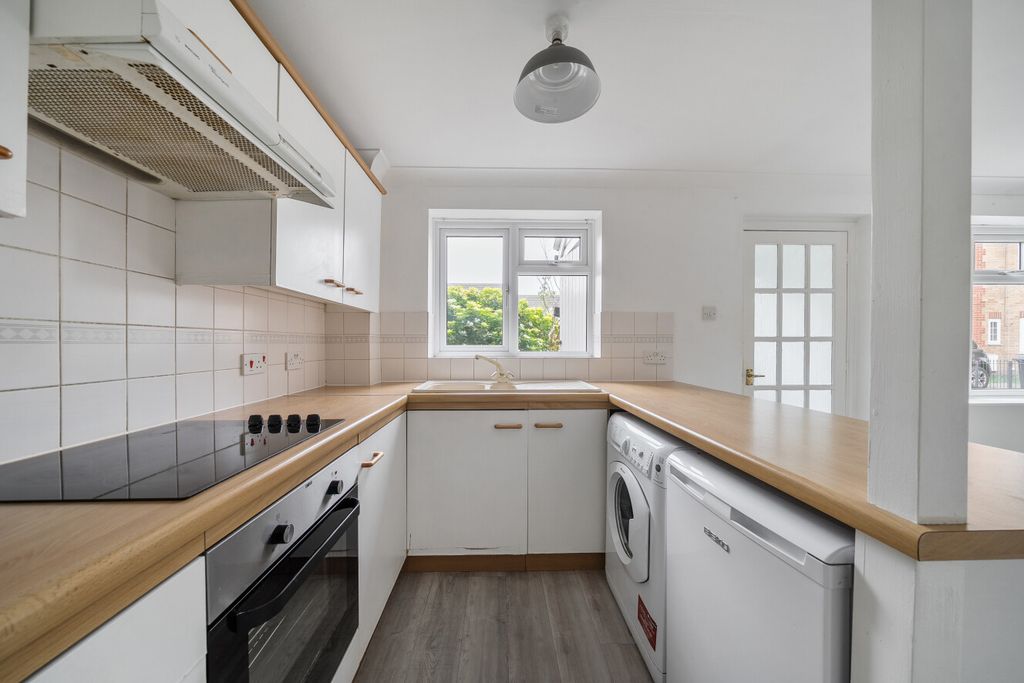 Property photo 2 of 11 1530837-12-6Acca5...