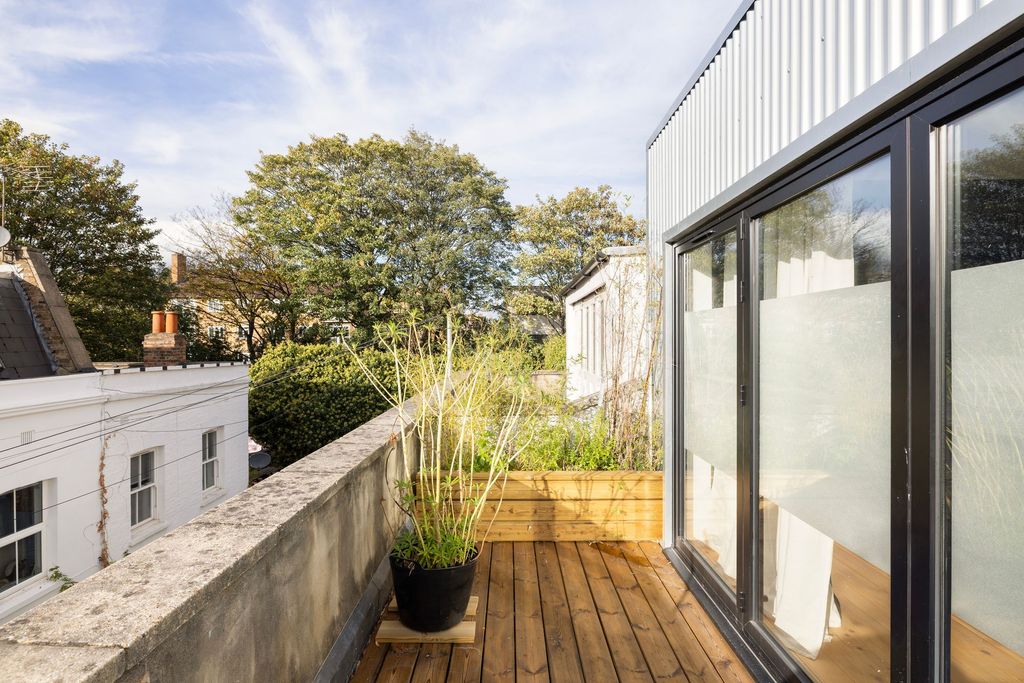 Property photo 2 of 14 Roof Terrace