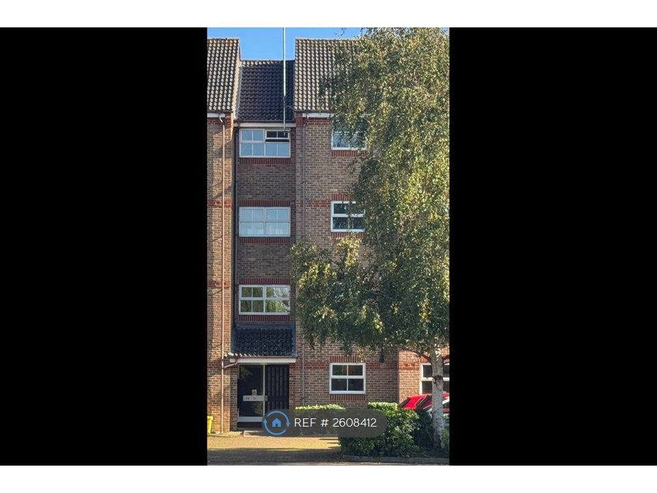 Property photo 2 of 13 Salters Close