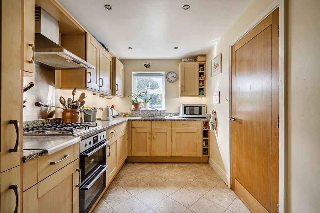 Property photo 3 of 21 1357075-18-68d152...