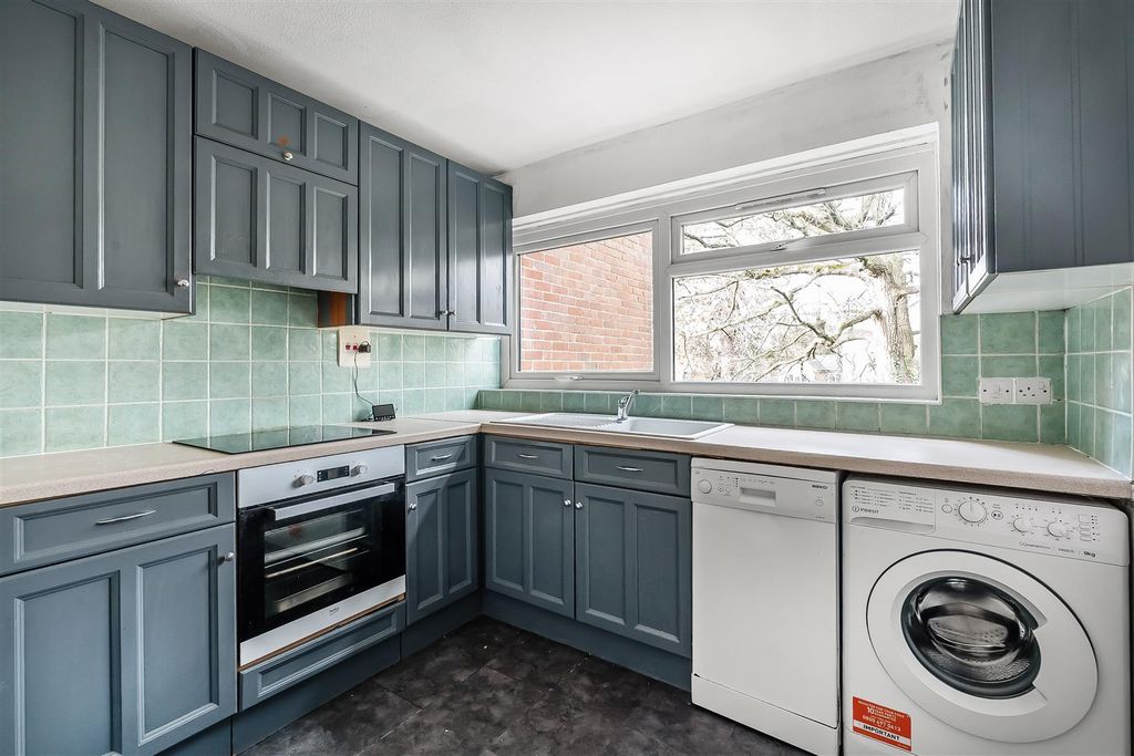 Property photo 2 of 11 Flat-8-East-Lodge-8.Jpg