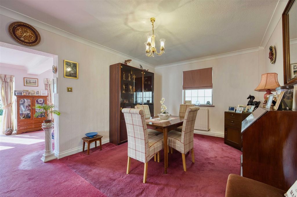 Property photo 3 of 19 Dining Room