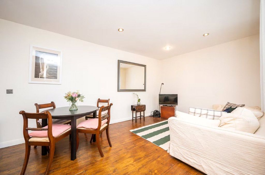 Property photo 2 of 29 Picture No. 20