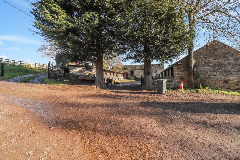 Property photo 3 of 40 Entrance