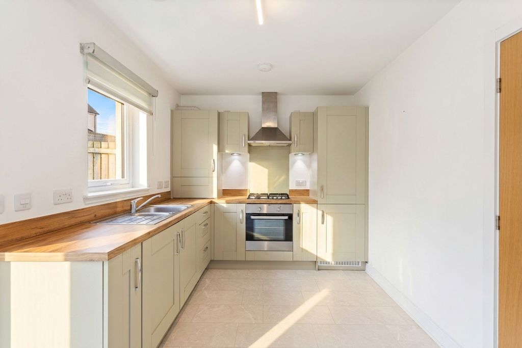 Property photo 1 of 32