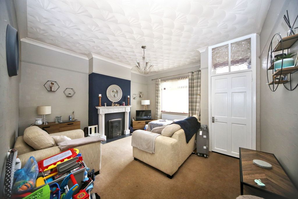 Property photo 2 of 21