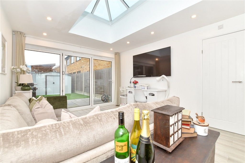 Property photo 1 of 10 Lounge