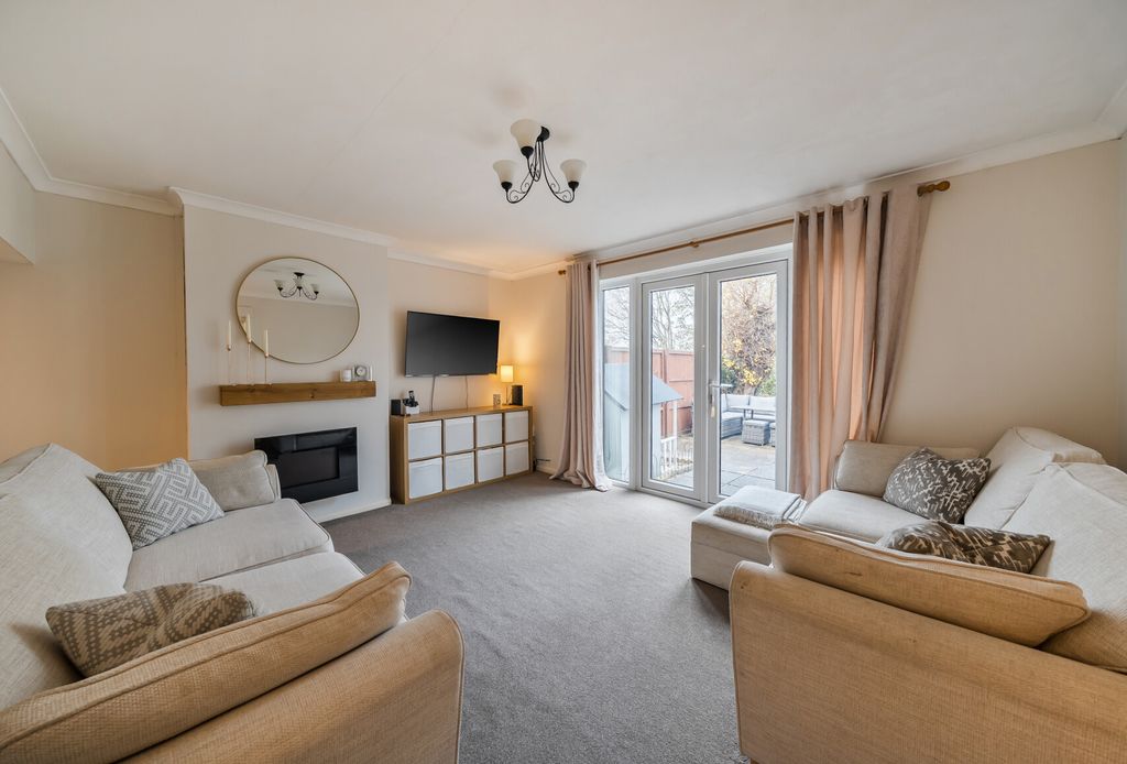 Property photo 3 of 23 1376853-21-690Dd0...