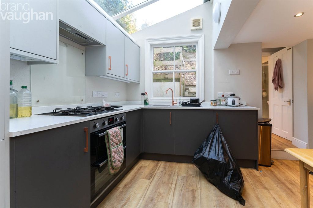 Property photo 2 of 13 Picture No. 10