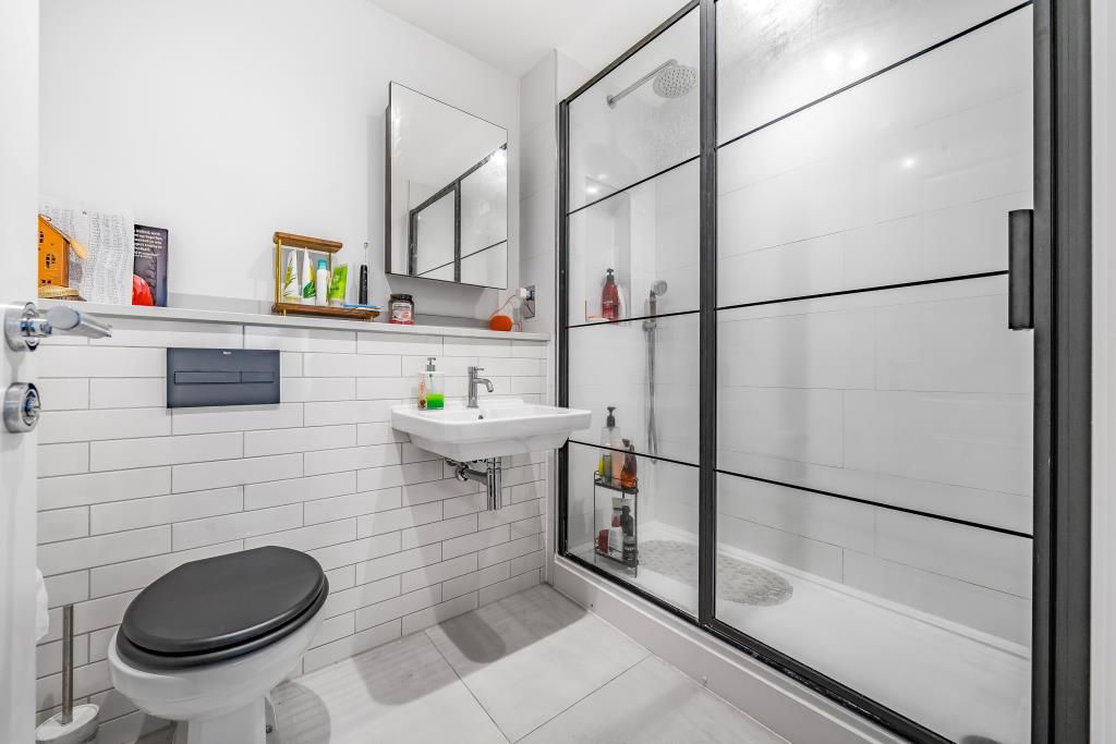 Property photo 3 of 10 Bathroom