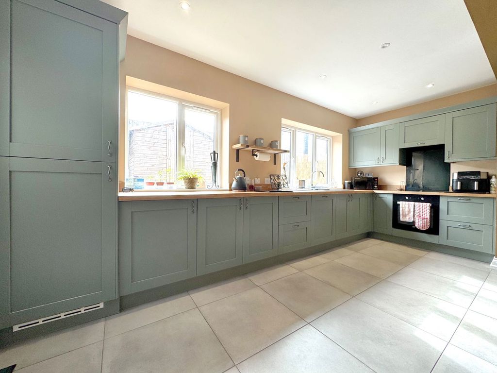 Property photo 2 of 29