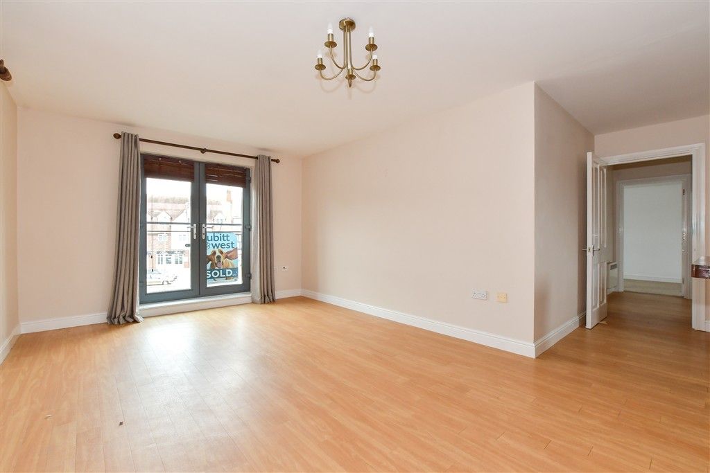 Property photo 3 of 10 Lounge/Kitchen