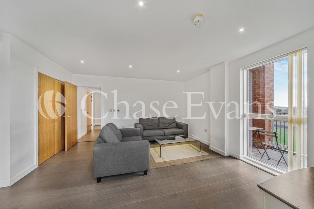 Property photo 2 of 11 Serenity House, Coli