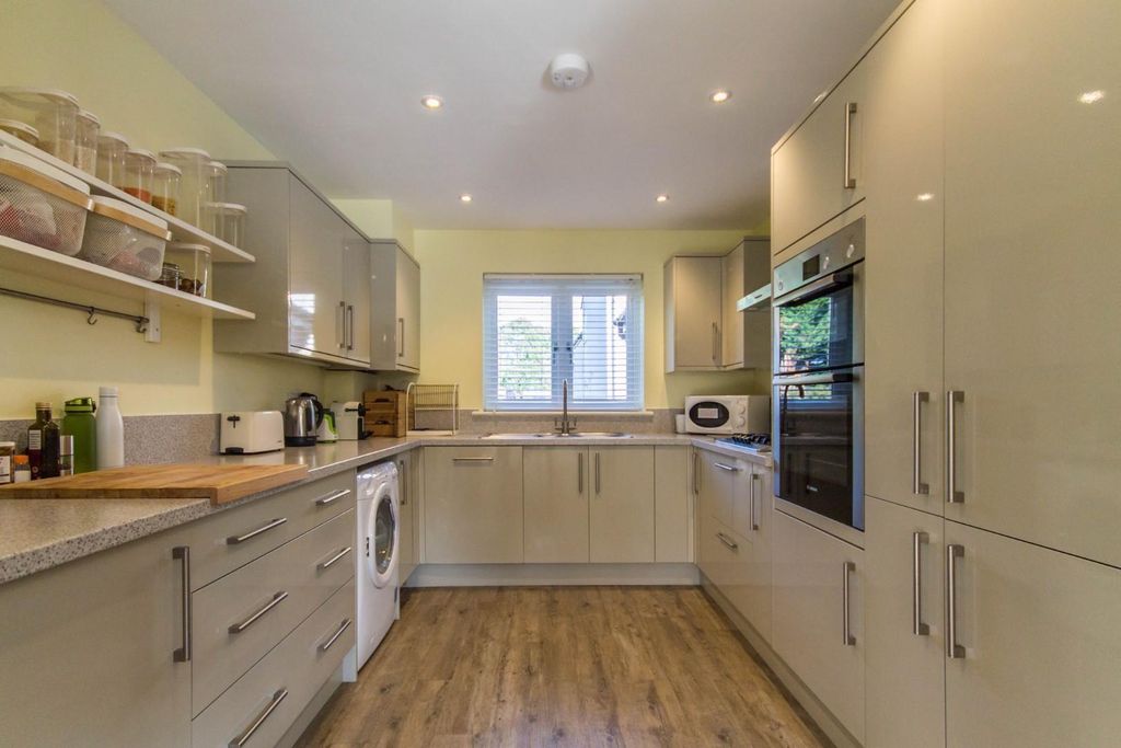 Property photo 2 of 11 Kitchen.Jpg